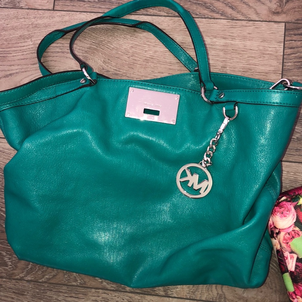 Micheal Kors purse
